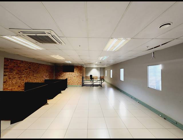 5,040M² WAREHOUSE TO LET IN COSMO BUSINESS PARK